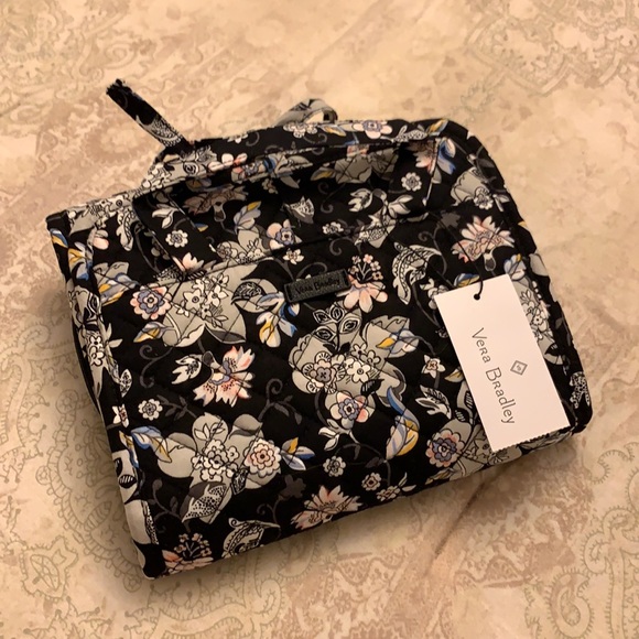 Vera Bradley Handbags - Vera Bradley Quilted Floral Makeup/Jewelry Travel Case